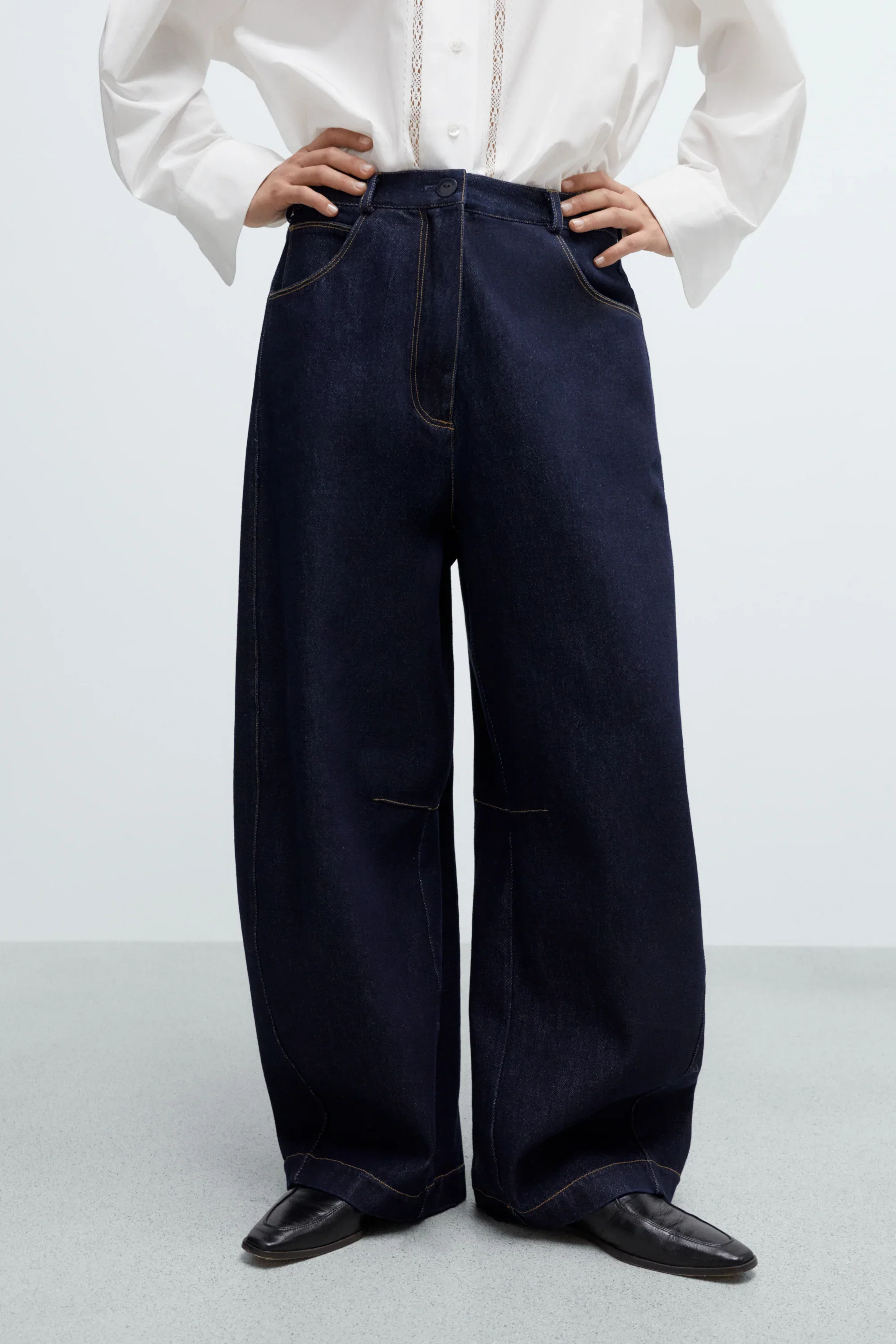 Cordera - Curved Baggy Jeans - Image 4
