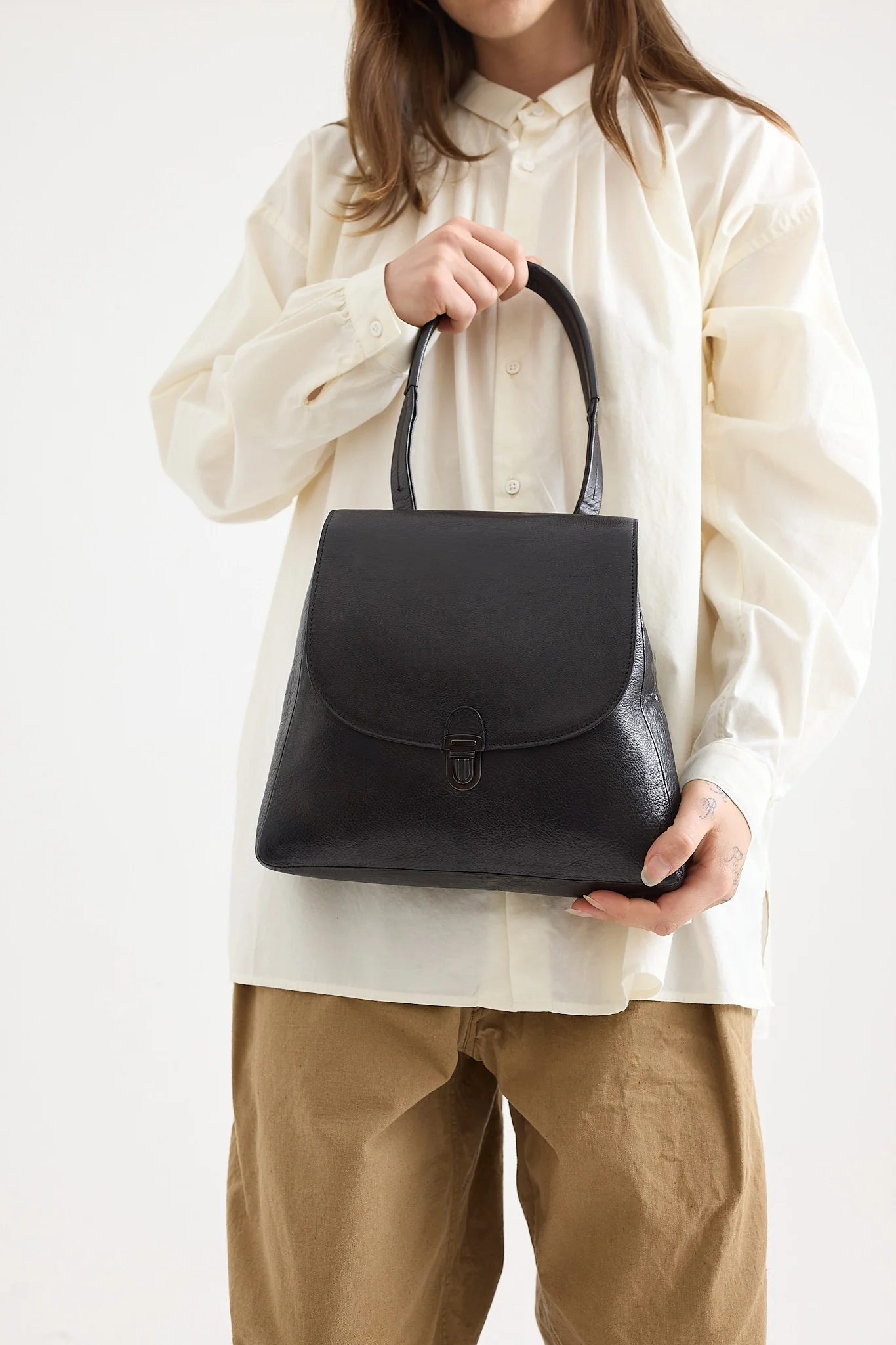 Cherevichkiotvichki - Flat Small Lock Bag - Shoulder Handle - Image 2