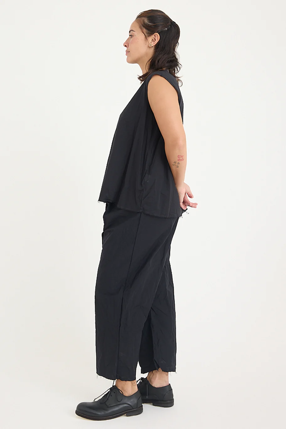 SCHA - "OE" V Back Sleeveless Top - Image 4