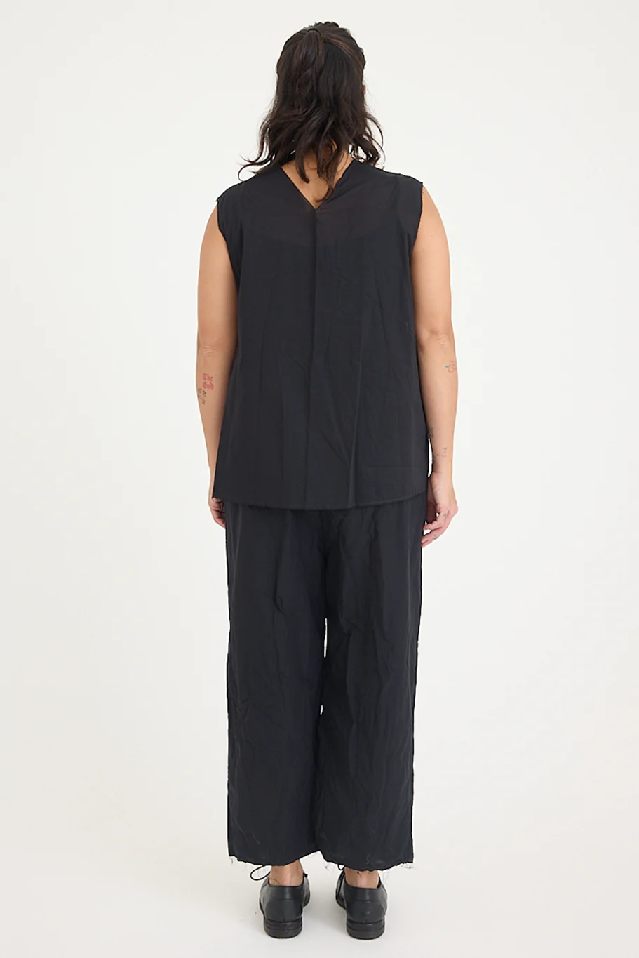 SCHA - "OE" V Back Sleeveless Top - Image 5