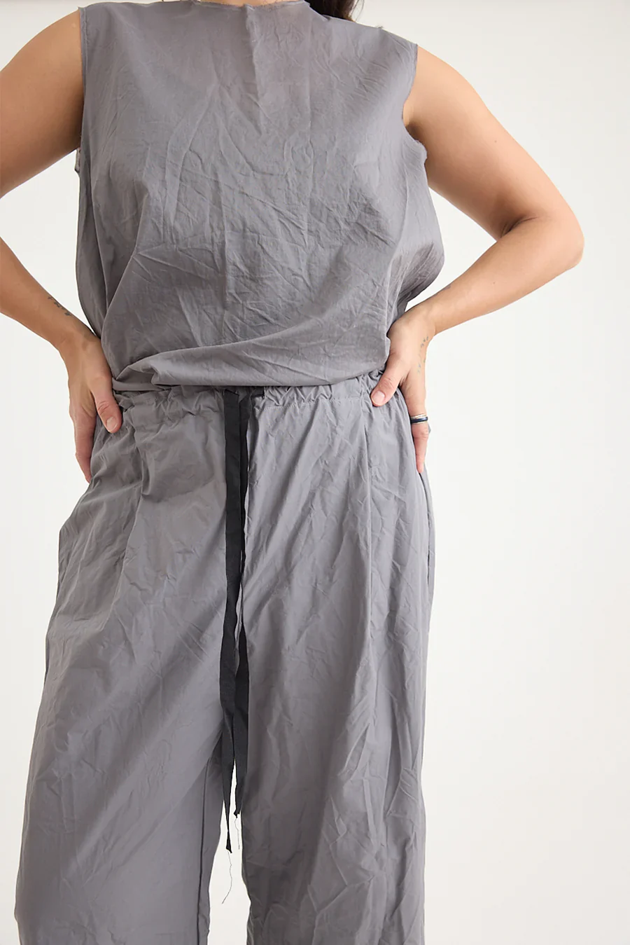 SCHA - "OE" V Back Sleeveless Top - Image 7
