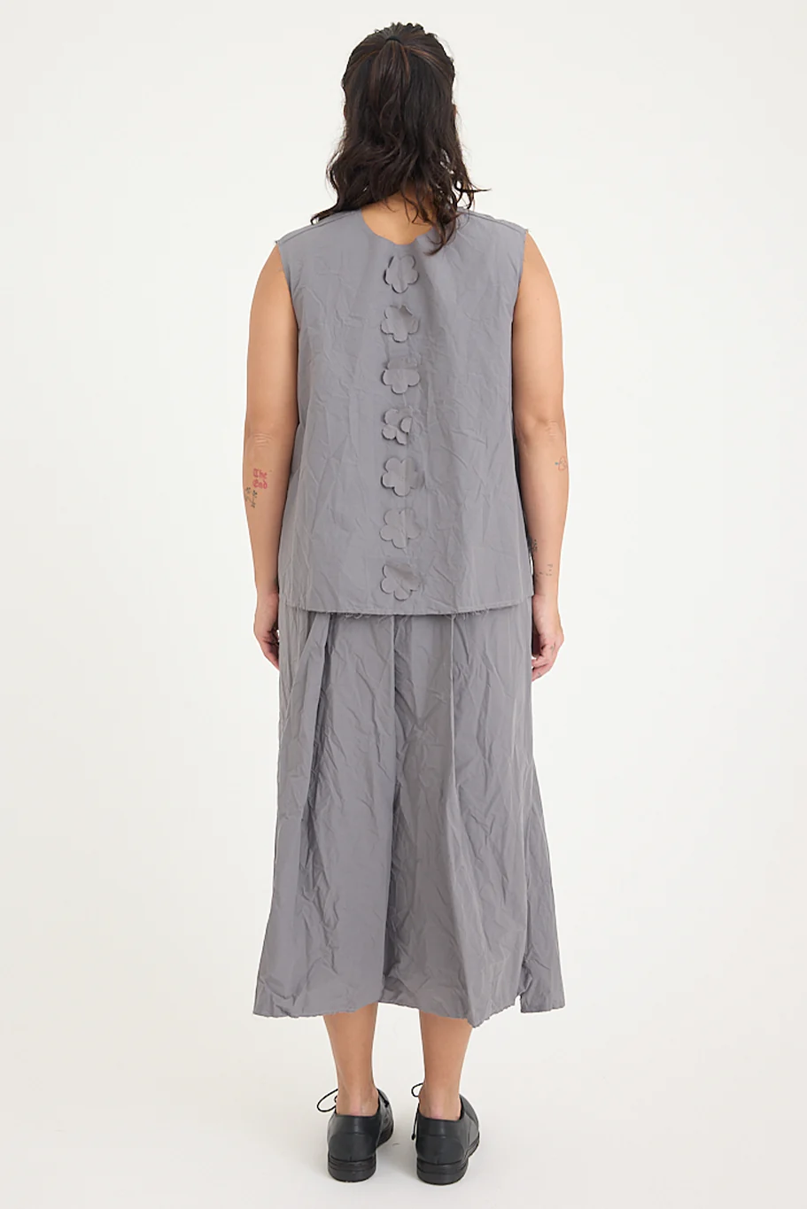 SCHA - V Back Sleeveless Top - Flowers - Image 3